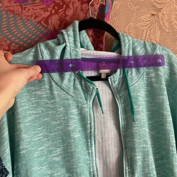 Size medium bench, T-shirt, hoodie teal colour lightweight good condition! - Picture 6 of 7